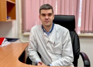 Алексей Хребтов пять лет работает в каменской больнице благодаря программе «Земский доктор». Видео Вести-Алтай