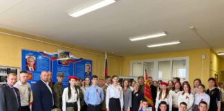 В Каменском педагогическом колледже состоялось открытие «Парты героя»