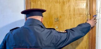 Жители одного из домов Камне-на-Оби задыхаются от неприятного запаха. Видео Вести-Алтай