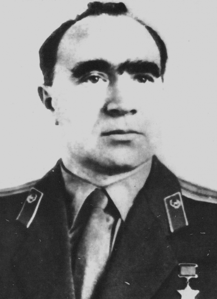 герой-743x1024