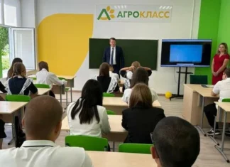 Учителя агроклассов познакомились с работой ведущих предприятий агропромышленного комплекса столицы Алтайского края
