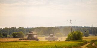 В Каменском районе уборочная кампания проведена на 64%