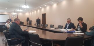 Часть городских депутатов готова принести в жертву Камень-на-Оби ради демарша против губернатора. Видео