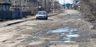 «Каменские теплосети» произвели ямочный ремонт разбитой дороги Камня-на-Оби. Видео