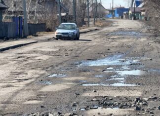 «Каменские теплосети» произвели ямочный ремонт разбитой дороги Камня-на-Оби. Видео