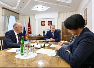 Губернатор Алтайского края Виктор Томенко провел рабочую встречу с заместителем руководителя Федерального казначейства Наталией Гориной