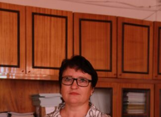 Учитель химии из каменской школы № 1 Светлана Сульженко отдала школе больше 30 лет