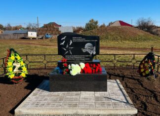 На станции Плотинной открыли памятник воинам