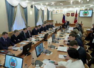 На оперативном совещании в Правительстве Алтайского края обсудили строительство и капремонт школ