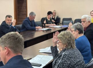 СКАЖИ НАЛОГАМ: «ФИГ ВАМ»: депутаты Камня пытаются заткнуть «дыру в Титанике» благими намерениями.