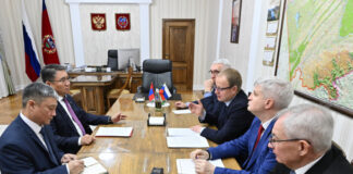 Губернатор Алтайского края Виктор Томенко встретился с Генеральным консулом Монголии в Кызыле Охиндоо Цэндсурэном