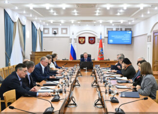 Губернатор Алтайского края Виктор Томенко провел заседание попечительского совета краевого отделения Русского географического общества