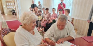 В Камне-на-Оби поздравили семью Ельчиных — супружескую пару, отметившую 50-летие со дня бракосочетания