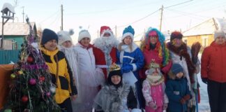 В Камне-на-Оби на улице Урожайной каждый год проводят новогодний праздник