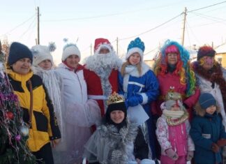 В Камне-на-Оби на улице Урожайной каждый год проводят новогодний праздник