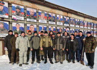 Без госпрограмм и бюджетных денег жители Камня-на-Оби возводят народный мемориал. Вести-Алтай
