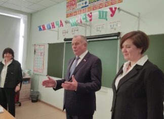 О муниципальных округах, жизни на селе и газификации: депутат Госдумы Иван Лоор посетил Камень-на-Оби
