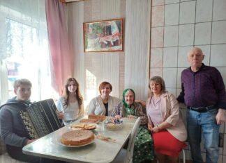 Жительница Камня-на-Оби Анна Комиссарова отметила свой 95-й день рождения