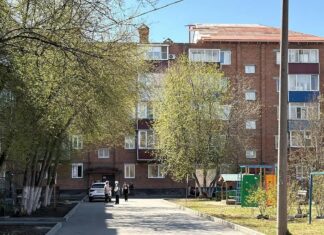 В Камне-на-Оби начал трескаться двор, благоустроенный за 3 млн по национальному проекту.