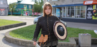 В Камне-на-Оби рыцари устроили средневековые пляски и уроки фехтования