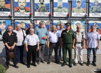 В Камне-на-Оби на Народном мемориале наградили отцов участников СВО