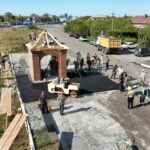 В Камне-на-Оби заасфальтировали территорию у Народной часовни